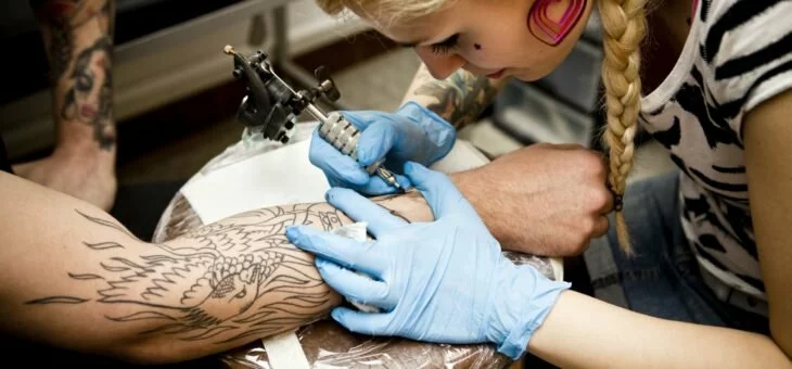 Заражение ВИЧ при нанесении татуировки: продолжение истории